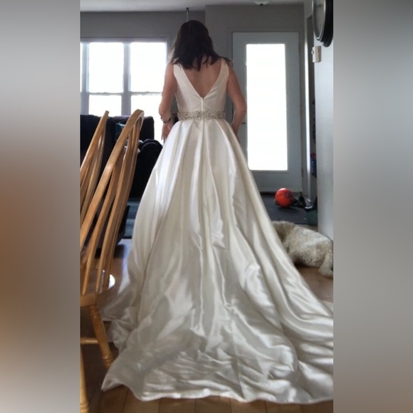 Mikado silk wedding dress NWOT - Picture 5 of 10